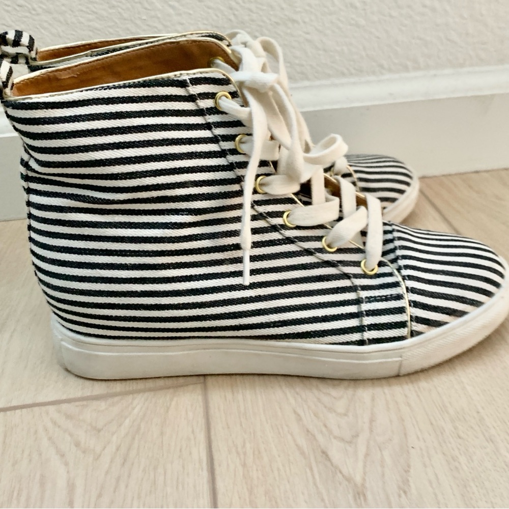 Shoedazzle Hidden Wedge High-Top Sneakers Navy Blue Stripe Canvas Madison Clap